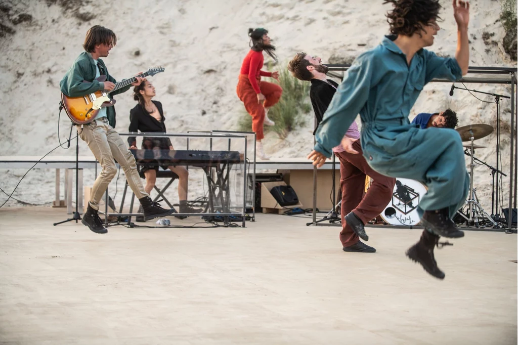 Een van de gehonoreerden Poppodium de Spot met de Dansers | Foto: Bart Grietens